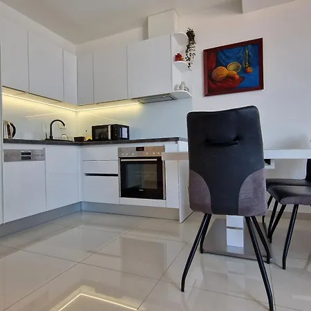 Apartment Njivice Apartment